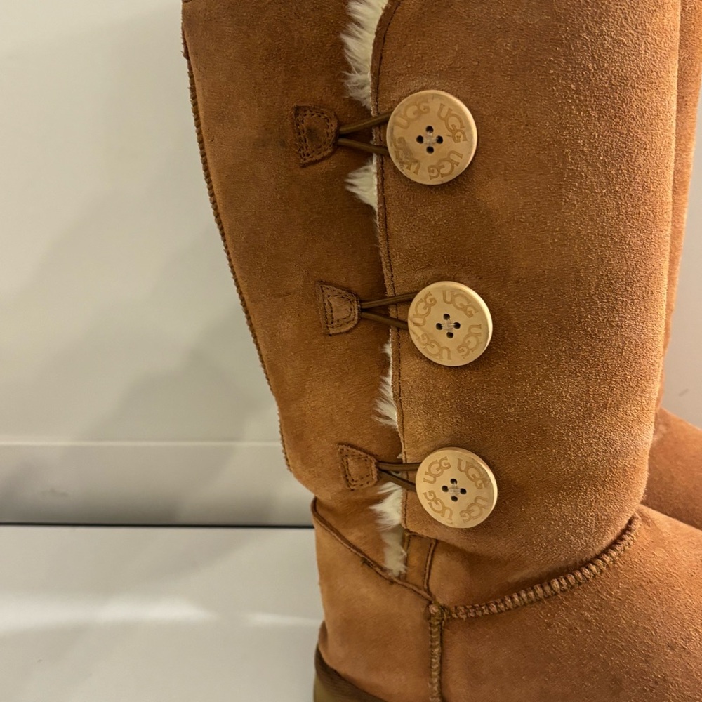 UGG Bailey Button Triplet II Boot. - Picture 7 of 13